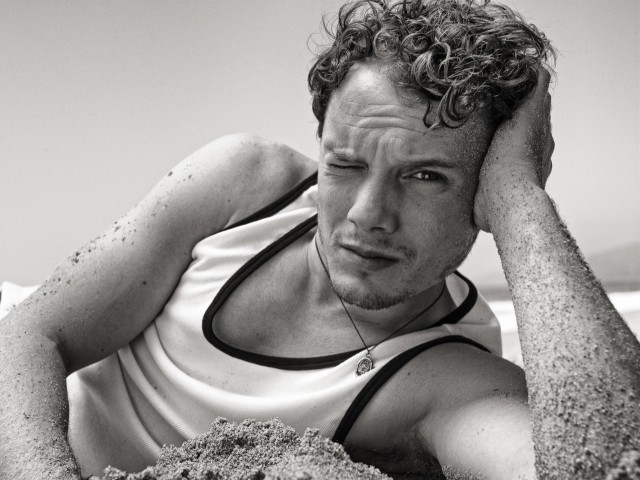 http://www.digitallife.gr/wp-content/uploads/2012/08/Anton-Yelchin-Covers-Interview-Russia-magazine-03-640x480.jpg