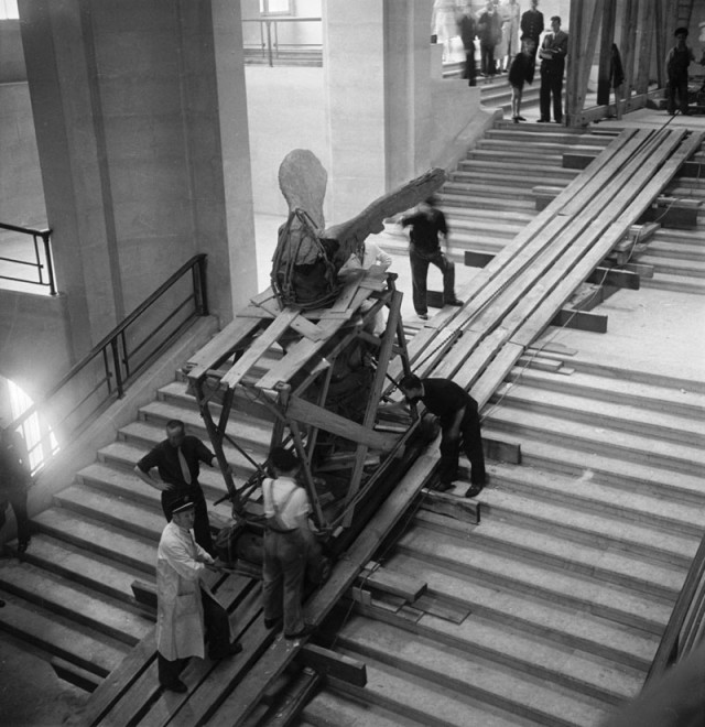 moving-the-ascent-of-the-winged-victory-of-samothrace-world-war-ii-the-louvre