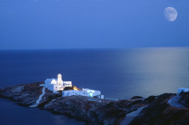 hrysopigi-sifnos