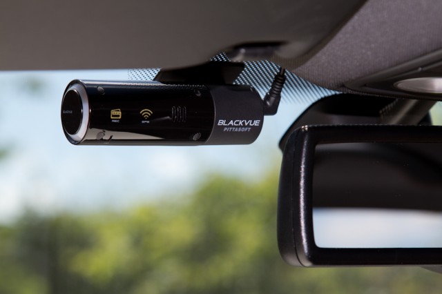 blackvue-mounted-in-car