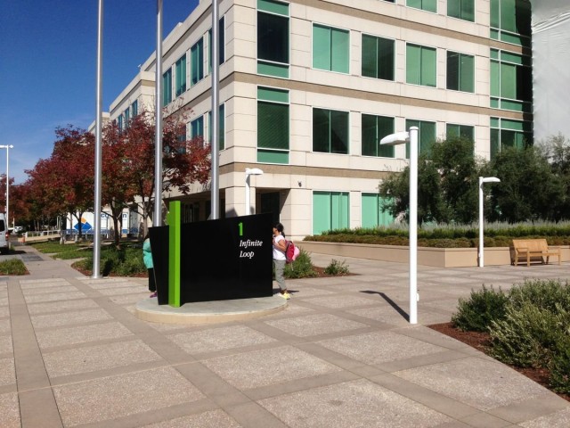 they-have-a-parking-lot-for-visitors-its-jammed-of-course-but-if-you-wait-a-few-minutes-you-might-get-lucky-the-parking-lot-is-close-to-the-main-entrance-to-the-mothership-1-infinite-loop