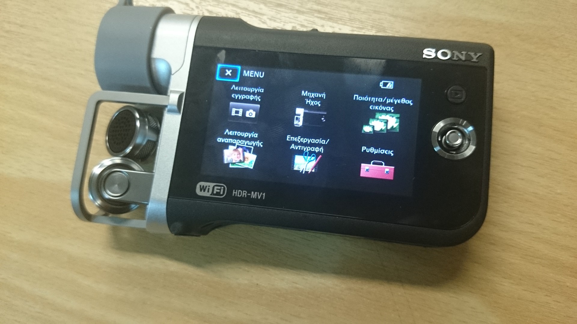 Sony HDR-MV1 hands-on preview: HD video και 3D ήχος σε compact διαστάσεις