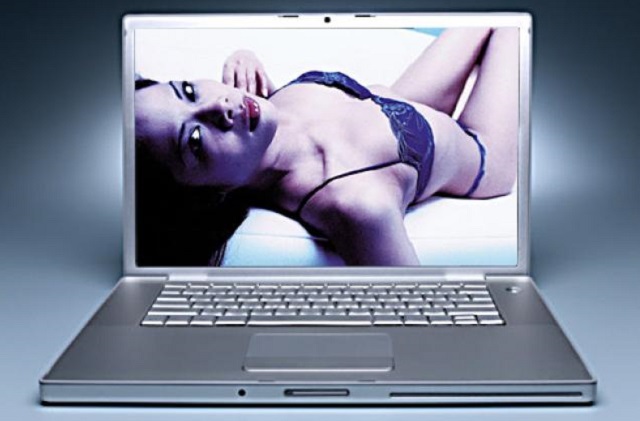 laptop πορνό