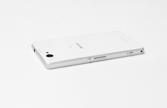 sony-xperia-z1-compact-side-2