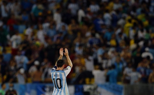 lionel-messi-thanks-the-fans-after-beating-bosnia-herzegovina