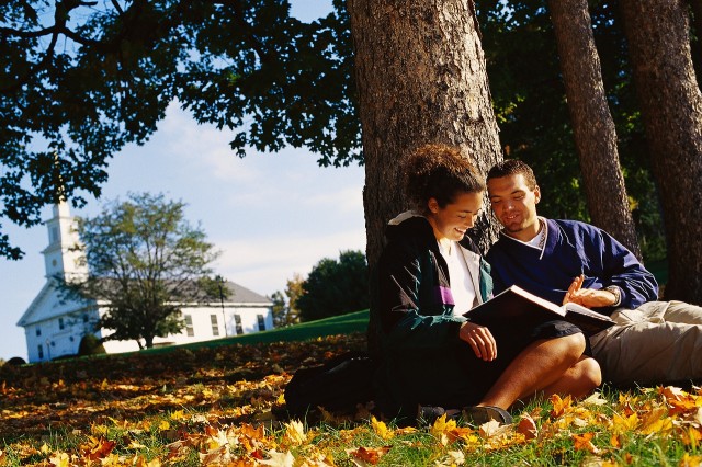 couple-reading