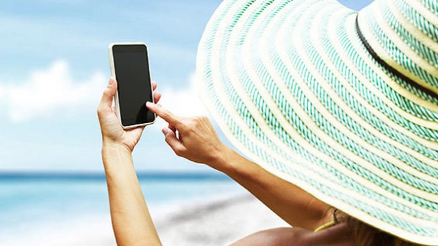 smartphones-beach