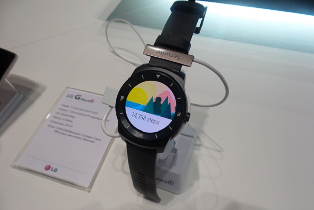 LG G Watch R hands-on 01