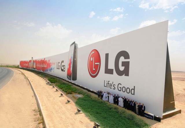 LG-sets-Guinness-World-Record-with-this-gigantic-G3-ad (1)
