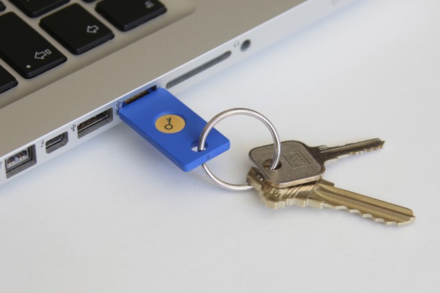 Google offers USB security key
