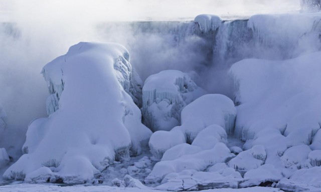 niagara-falls-frozen1