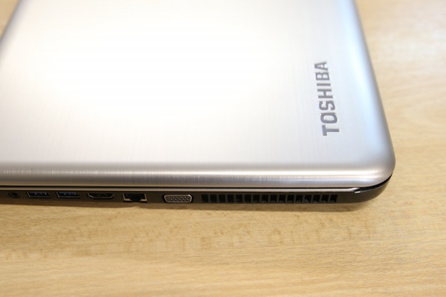 Toshiba Satellite P70_b_10C (2)