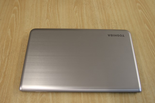 Toshiba Satellite P70_b_10C (3)