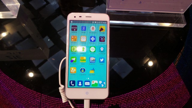 ZTE Blade S6 Plus (1)