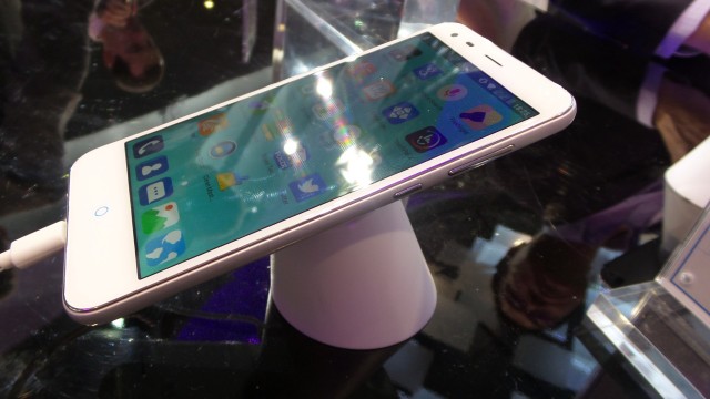 ZTE Blade S6 Plus (2)