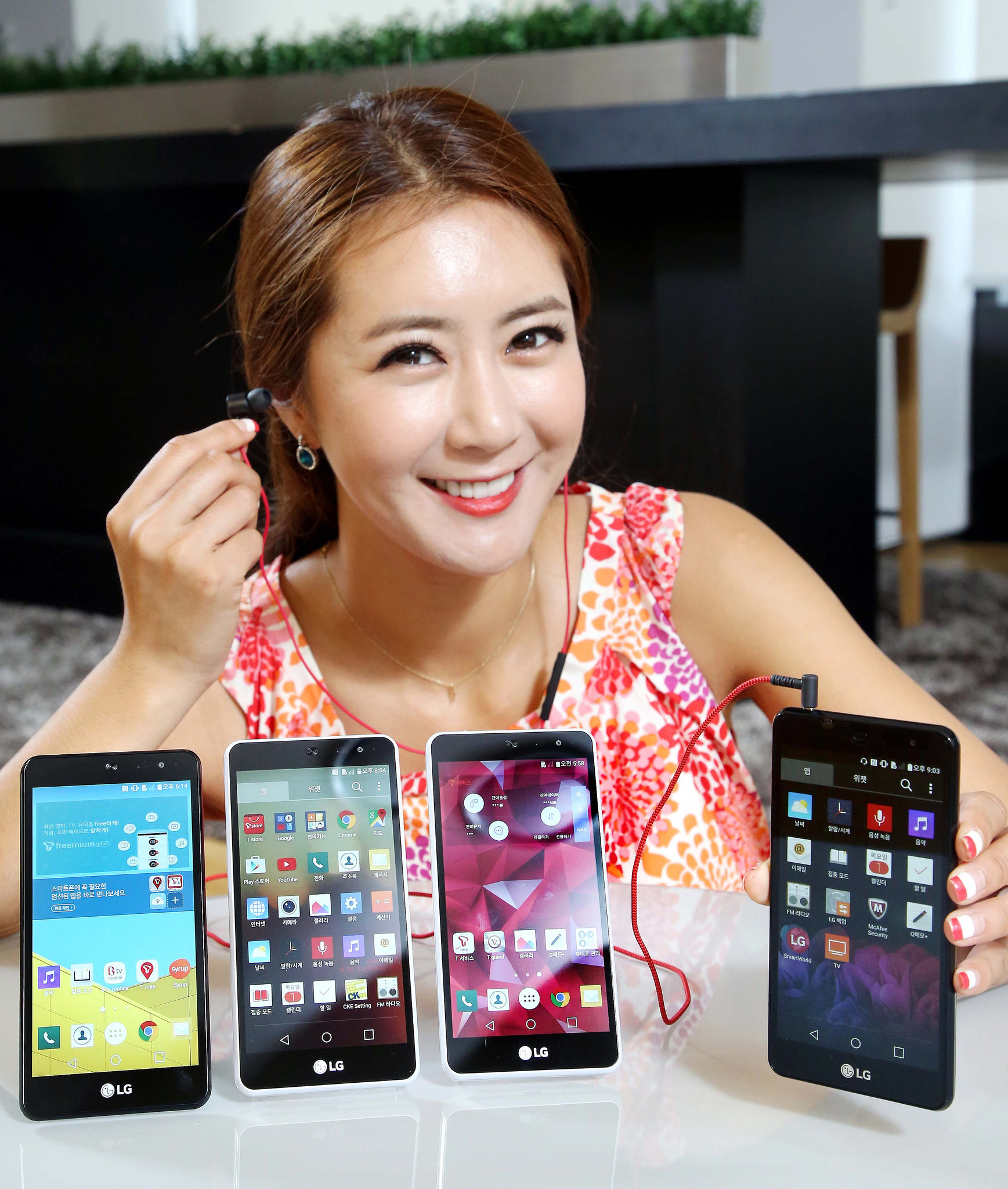 Какой телефон популярный в 2024. Смартфон. Корейские смартфоны. Хорошие телефоны. Красивые смартфоны.