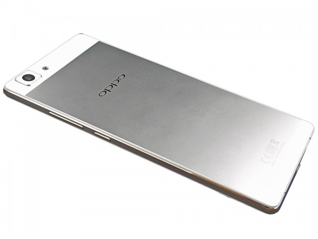 Oppo-R5-KitGuru-Back-Left