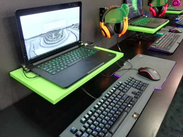 Razer (2)