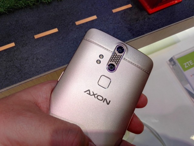 ZTE Axon Elite (4)