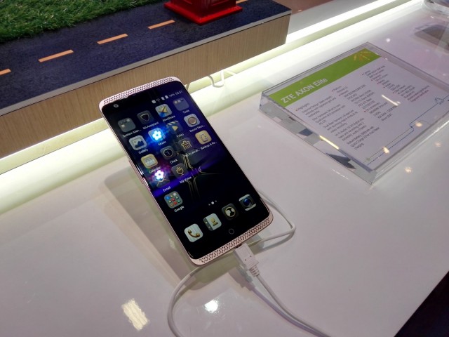 ZTE Axon Elite (8)