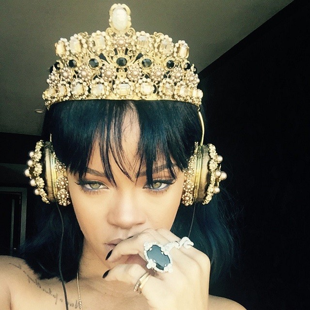 rihanna-headphones