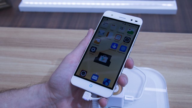 ZTE Blade V7 Lite (1)