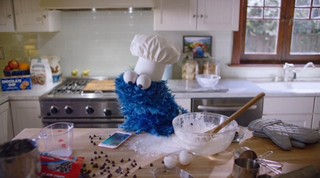 Cookie-Monster-iPhone-6s-ad-780x435