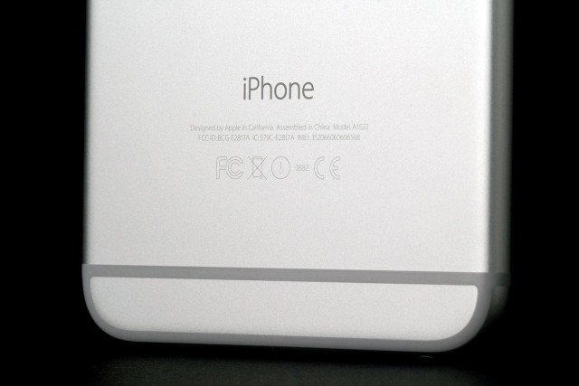 IPhone-6-Plus-studio-back-bottom