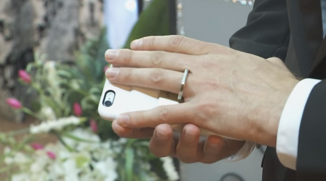 man-marries-his-phone