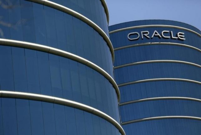 The Oracle logo is seen on its campus in Redwood City, California June 15, 2015. REUTERS/Robert Galbraith/File Photo