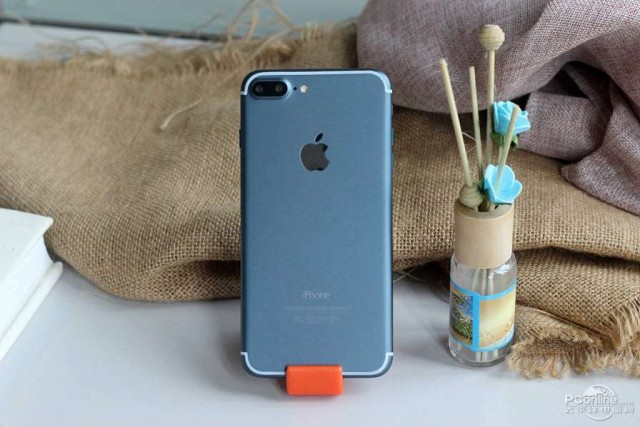 Alleged-iPhone-7-Plus-in-Deep-Blue (1)