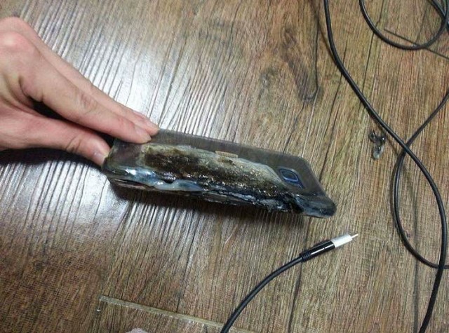 Galaxy Note 7 explodes3