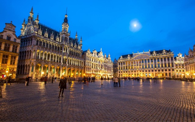 grand place night