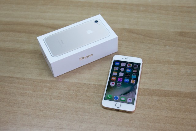 iphone-7-gold-2