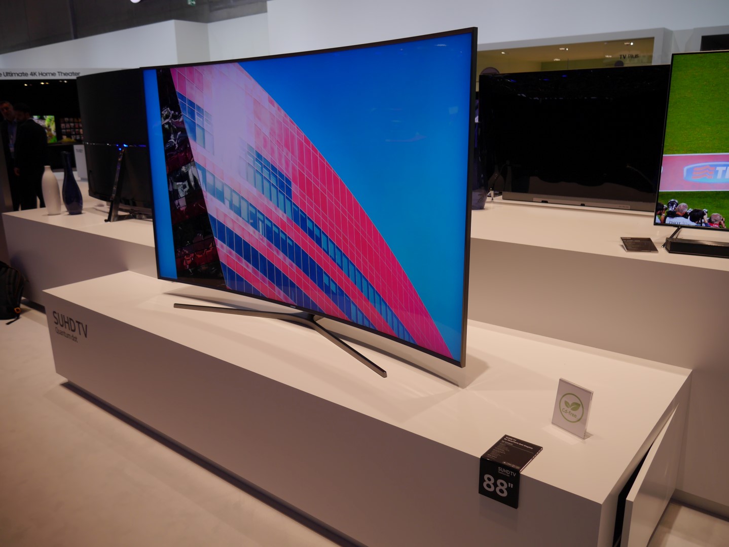 Samsung 65-inch KS9800 4K Ultra HD TV Review: A Curved Beauty | Tom's Guide