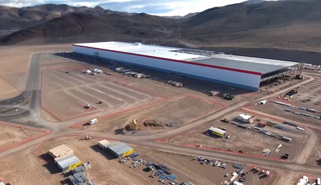 tesla-gigafactory-1