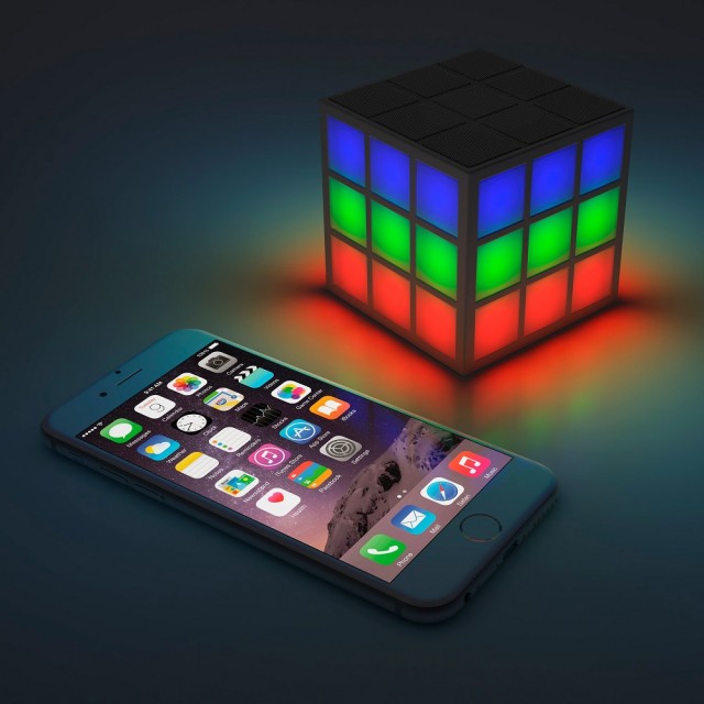 portable-bluetooth-led-speaker-rubiks-soundcube_02