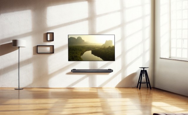 lg-signature-oled-tv-w_lifestyle2