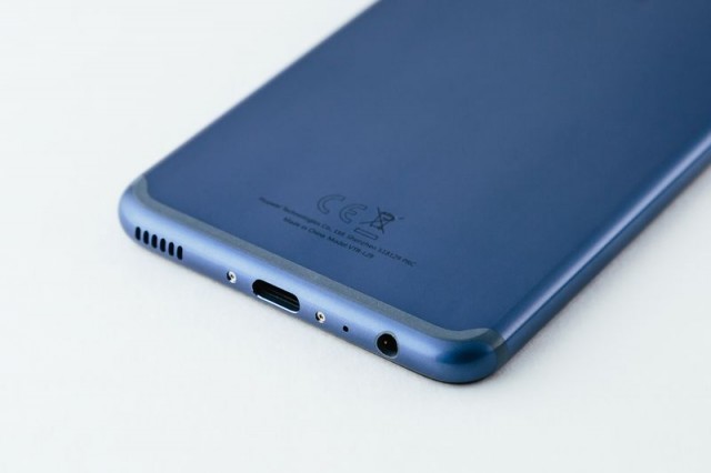 P10_dazzling_blue_back_charging_port