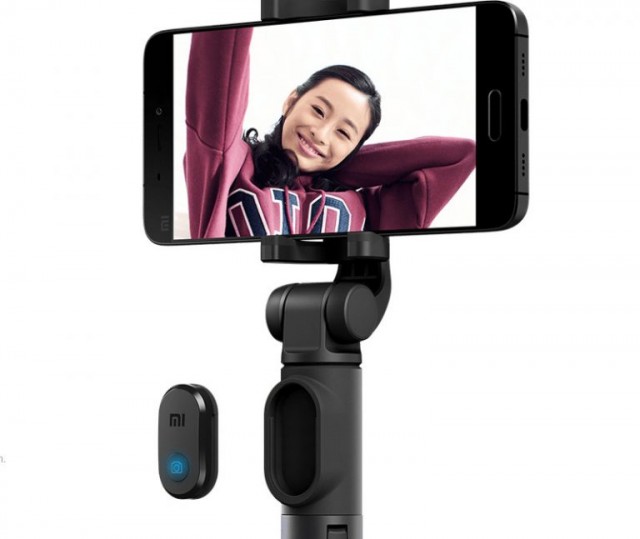 Xiaomi-Selfie-Stick-tripod-Bluetooth-remote-768x647