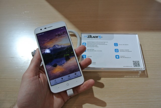 ZTE Blade V8 LIte (1) (Large)