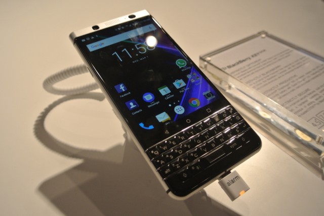 BlackBerry KeyOne-02