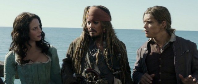 piratesofthecaribbean5-scodelario-depp-thwaites-700x298