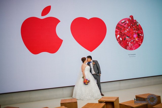 apple-store-wedding-02