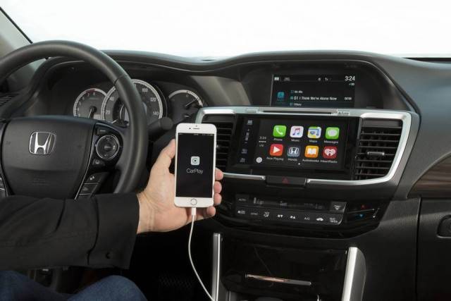Honda-Accord-with-Apple-CarPlay