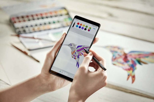 Galaxy-Note-8-Press-Lifestyle