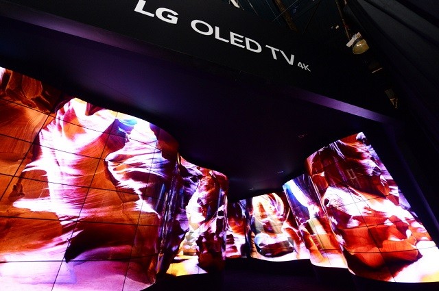 LG OLED Canyon_1