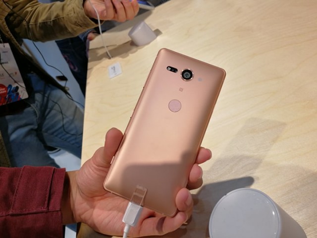 XZ2 Compact-02