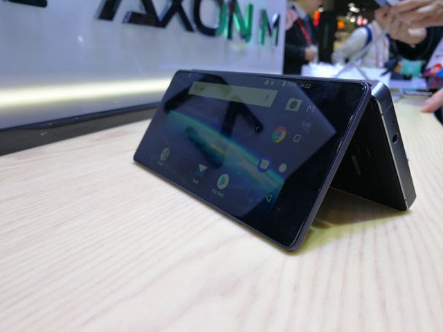 ZTE-Axon-M-06