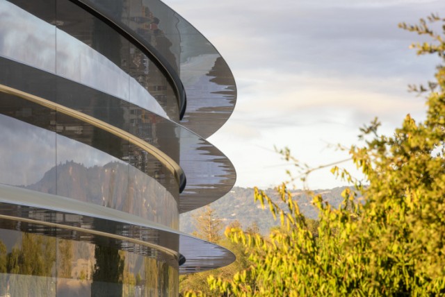 apple-park-photo-1-building-trees